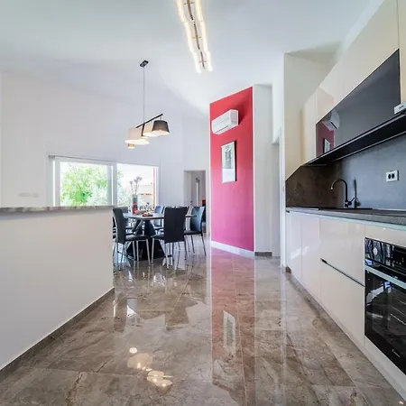 Lm Villa *